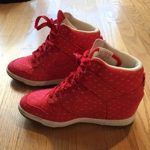 Nike women’s sky high dunk shoe
